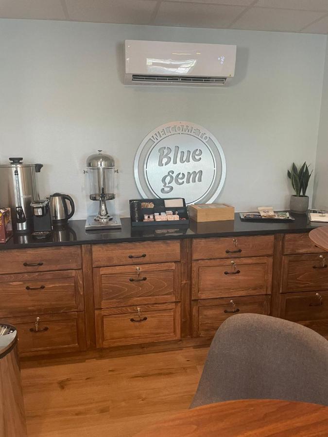 Bluegem Motel Хай Спрингс Екстериор снимка
