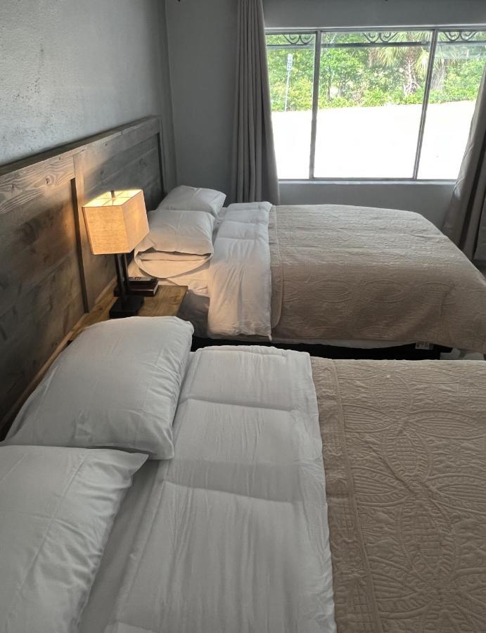 Bluegem Motel Хай Спрингс Екстериор снимка